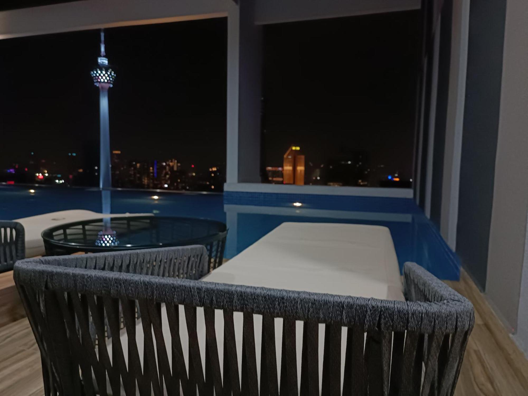 C14B Modern Infinity Pool Klcc Balcony View Apartment Kuala Lumpur Exterior photo