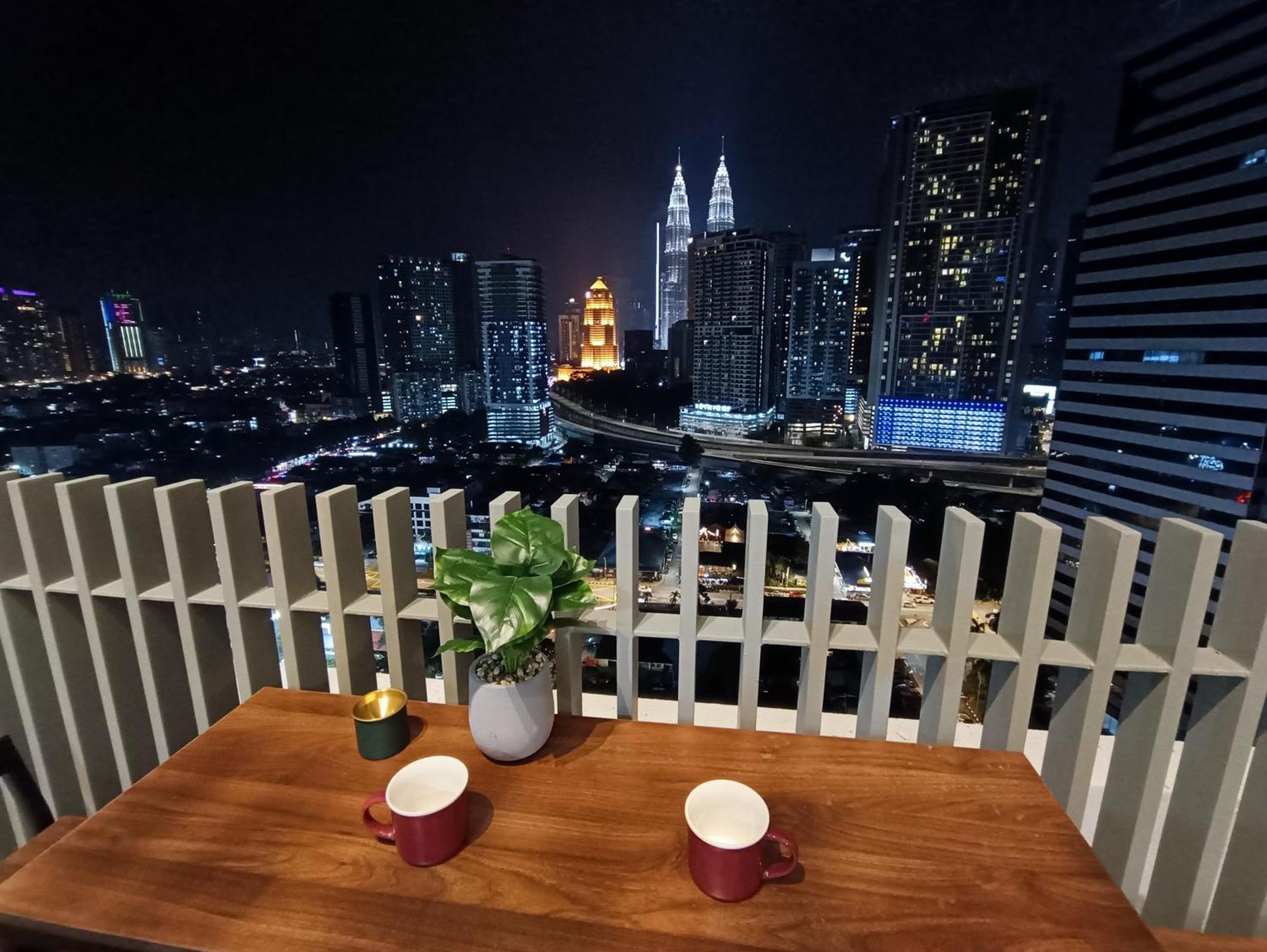 C14B Modern Infinity Pool Klcc Balcony View Apartment Kuala Lumpur Exterior photo