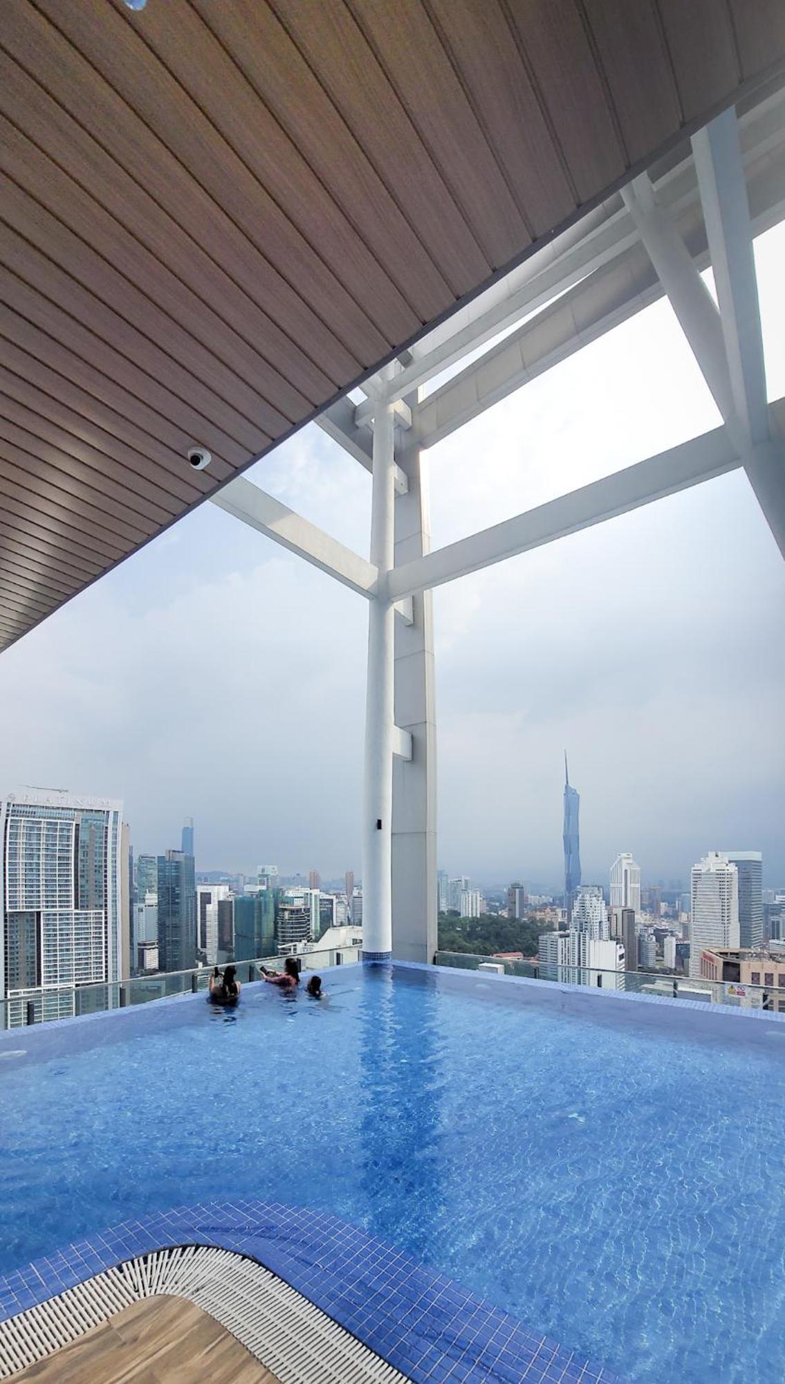 C14B Modern Infinity Pool Klcc Balcony View Apartment Kuala Lumpur Exterior photo