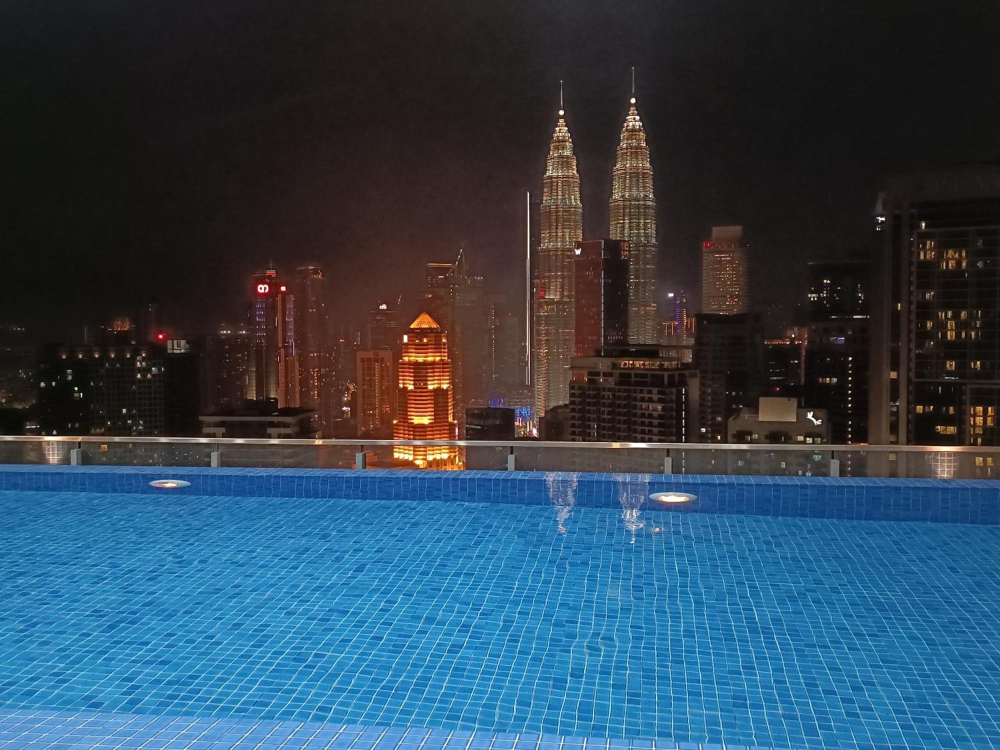 C14B Modern Infinity Pool Klcc Balcony View Apartment Kuala Lumpur Exterior photo
